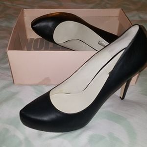 BCBG size 13 Black pumps